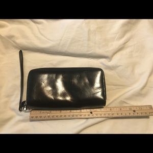 Black wristlet
